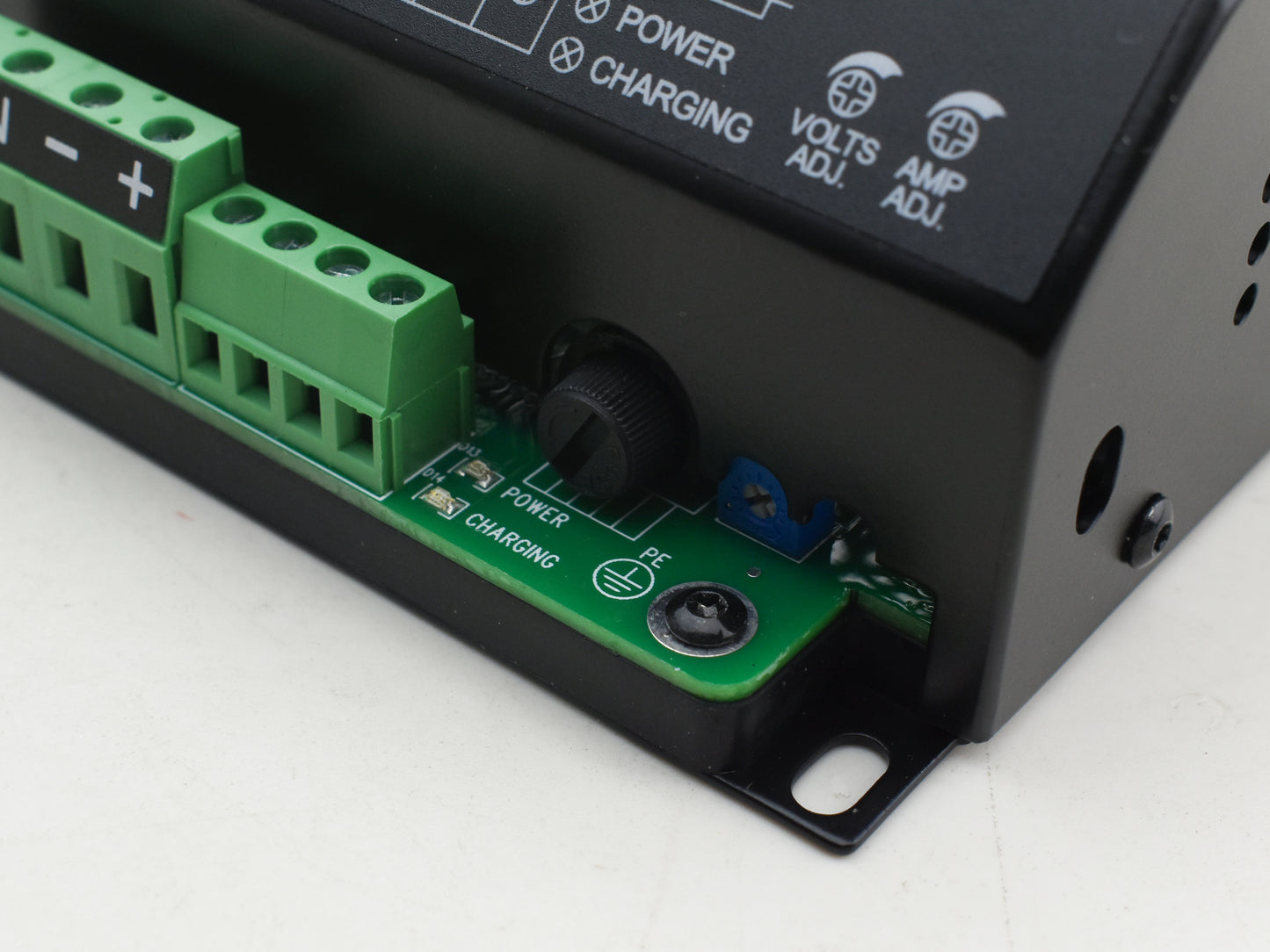 LIXiSE LBC2405B 24V 5A Floating Diesel Generator Battery Charger